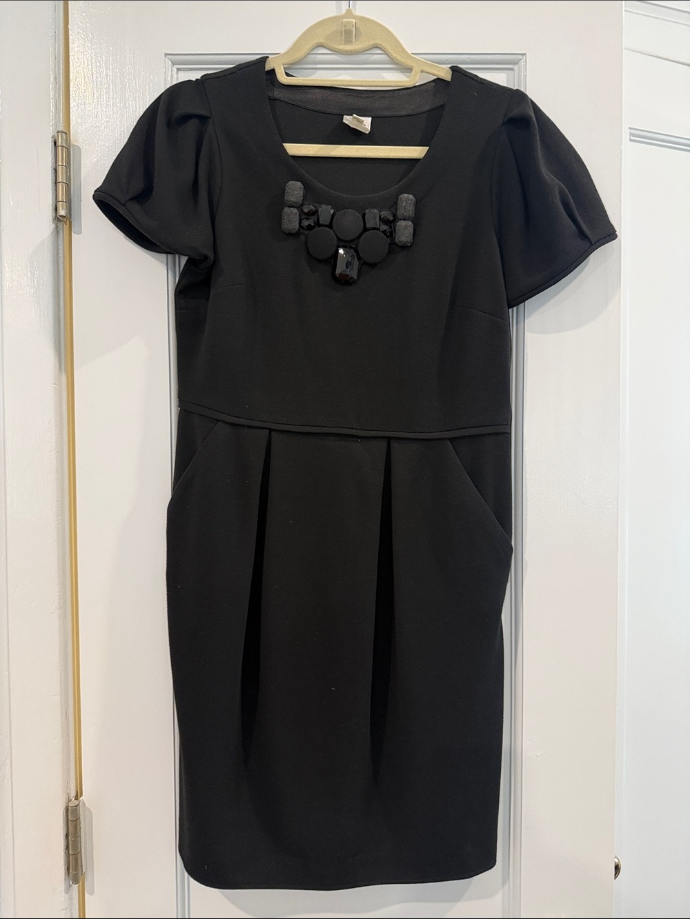 Black Short Sleeve Jewel-Neck Sheath Dress